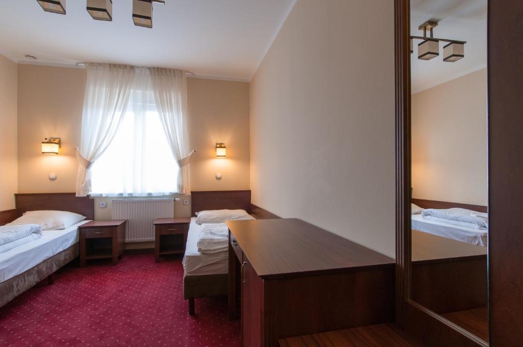 Hotel Grant Leszno  Bagian luar foto