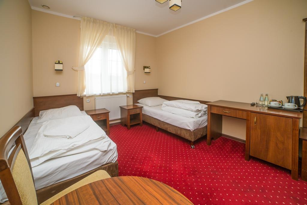 Hotel Grant Leszno  Bagian luar foto
