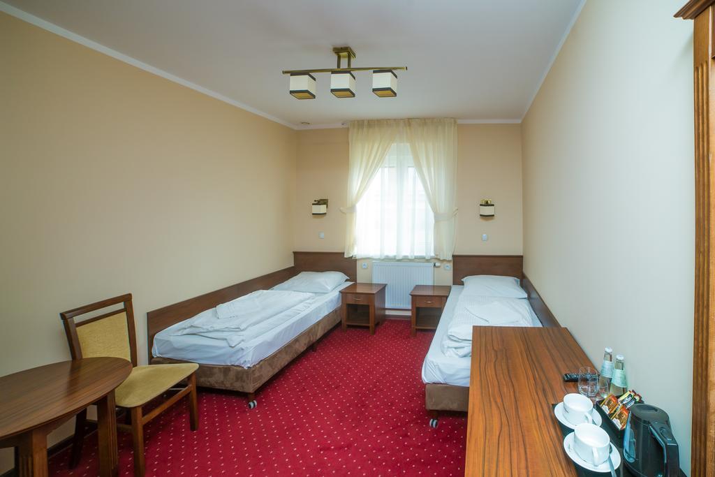 Hotel Grant Leszno  Bagian luar foto